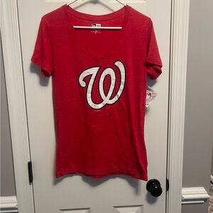 NWT Women’s Washington Nationals V Neck T shirt with a Distressed W Med